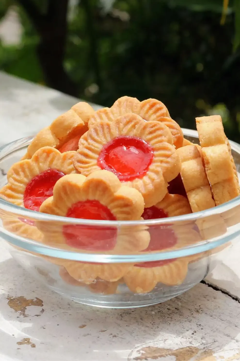 Soft & Creamy Strawberry Cheesecake Cookies Recipe