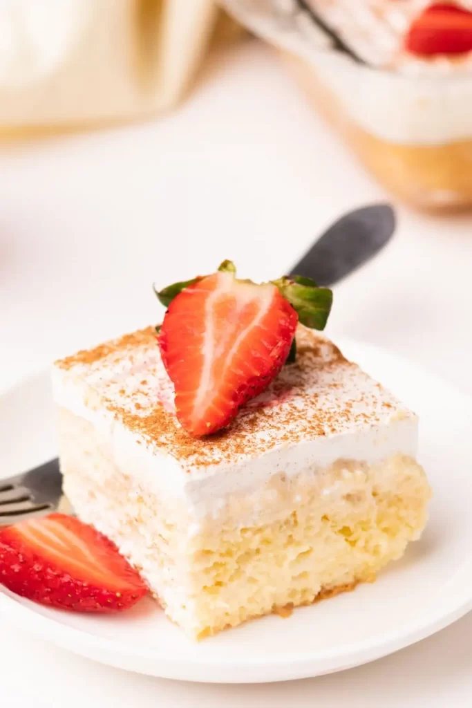 Strawberry cake Tres Leach