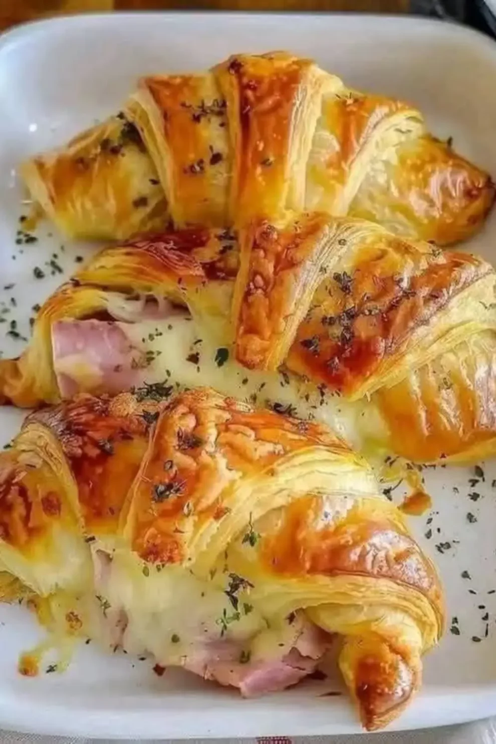 Easy Baked Ham and Cheese Croissants Recipe